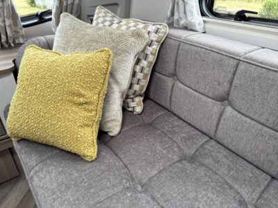 2026 Coachman VIP 545 caravan lounge
